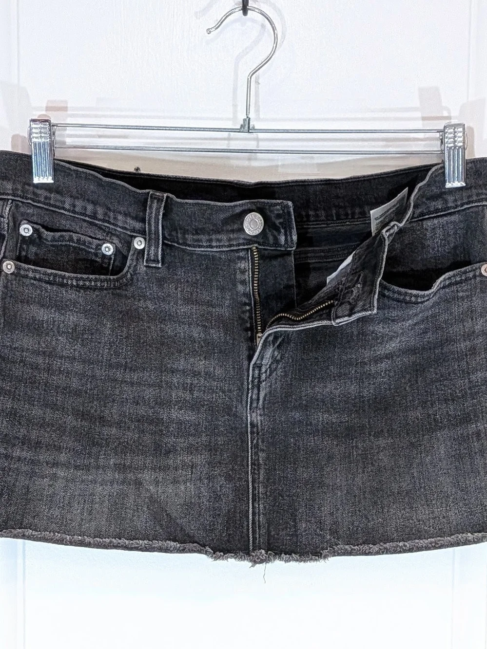 Levi's Black Wash Mini Denim Skirt 28 - Picture 1 of 5